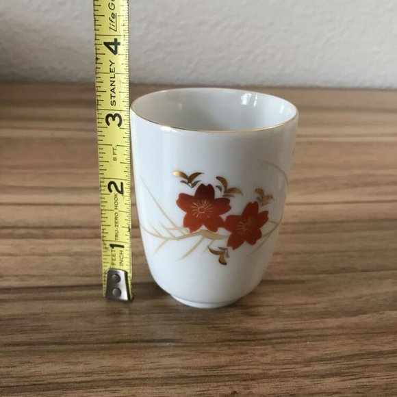 Set Of Two Japanese Made In Japan White Blossom Gilded Tea Sake Cup. - Picture 3 of 4